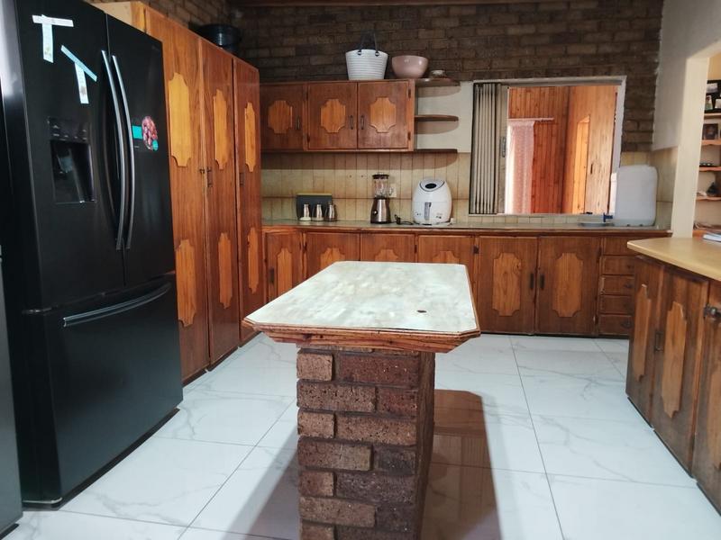 To Let 5 Bedroom Property for Rent in Kuruman Northern Cape